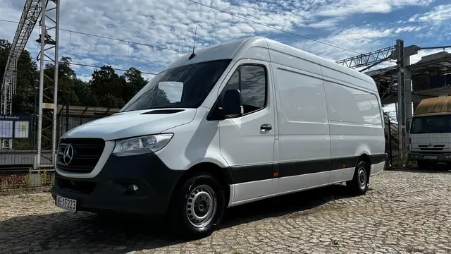 Mercedes Sprinter 319 Furgon platforma najazdowa